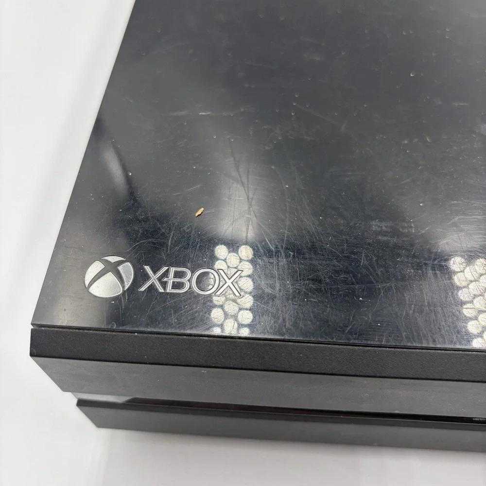 Microsoft Xbox One Model 1540 Console Bundle 500 GB, Controller, Headset 3 Games